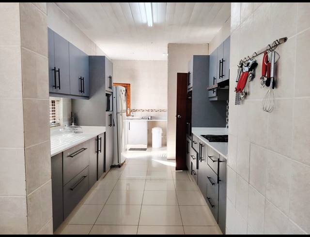 4 BEDROOM HOUSE FOR SALE IN RESERVOIR HILLS